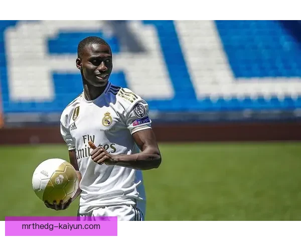 门迪在法国国家队持续保持主力位置，表现稳健令人关注。