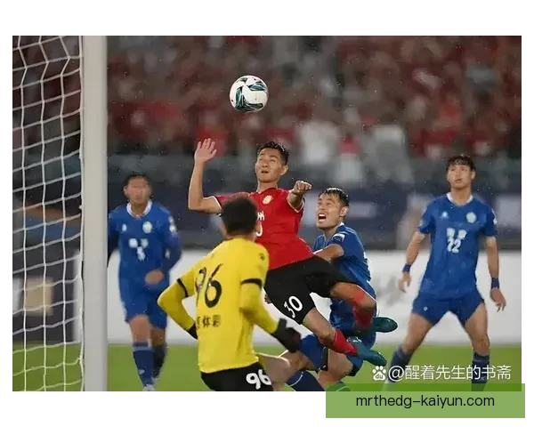 足球过人集锦展现球员技术水平，值得关注的精彩瞬间汇总